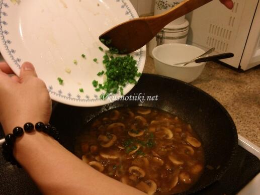 Гъбен сос с шунка