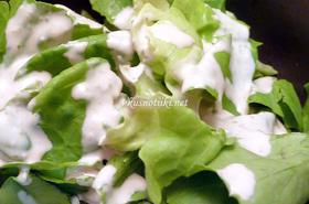 Зелена салата с кисело мляко