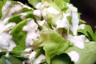 Зелена салата с кисело мляко