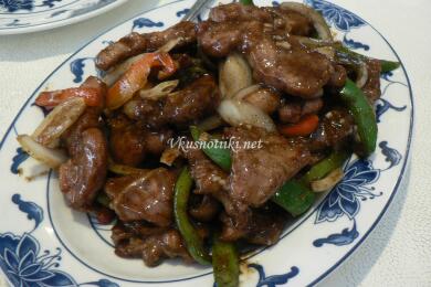 Свинско месо с лук