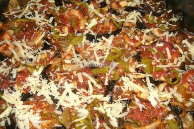 Син домат със сирене и кашкавал