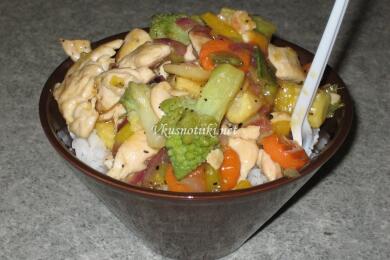 Пилешко месо със сладко кисели зеленчуци