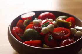 Салата от червени домати