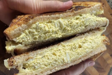 Салата с настъргани яйца