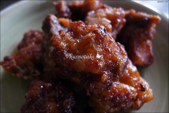 Задушено свинско месо със сини сливи