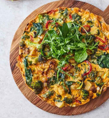 Фритата с картофи, чушки и броколи