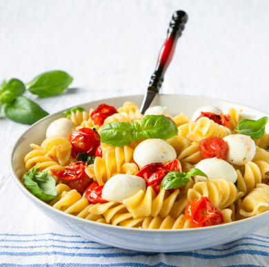 Салата с паста Капрезе