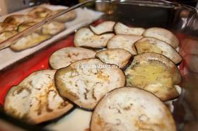 Мусака с кайма и сини домати