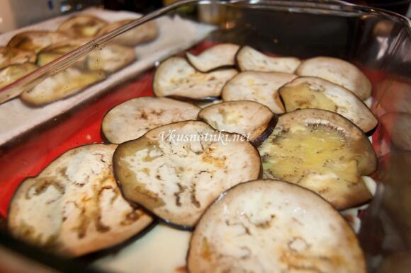 Мусака с кайма и сини домати