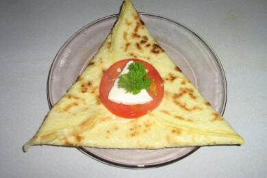 Палачинка с пилешко месо, майонеза и сметана