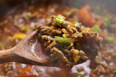 Рождественско свинско с кестени, боб и подправки