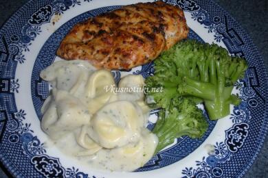 Пиле със сос