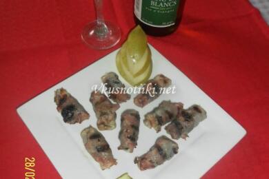 Пълнени сини сливи със синьо сирене