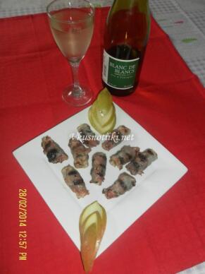 Пълнени сини сливи със синьо сирене