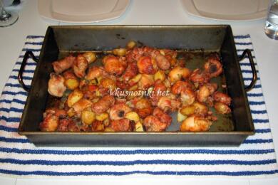 Пилешко месо с картофи