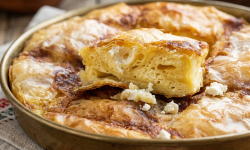 Баница  със сирене с готови кори