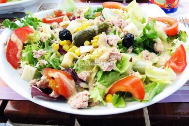 Зелена салата с риба тон