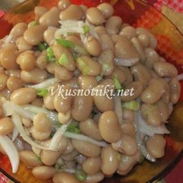 Традиционна бобена салата