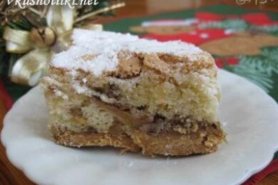 Сладкиш с ябълки