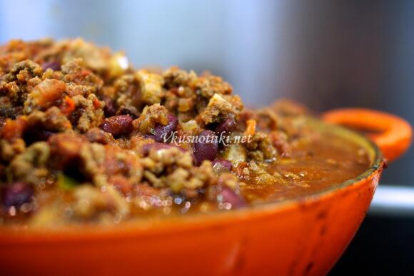 Рождественско свинско с кестени, боб и подправки