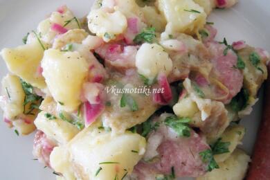 Картофена салата с кренвирши