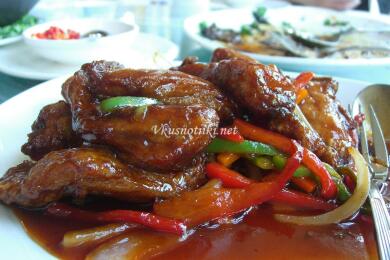 Свински котлети  със сос