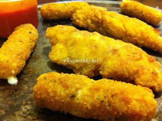 Пилешки пръчици със сос