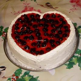 Пандишпанова торта със сметана и сладко от вишни