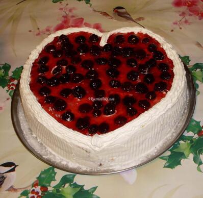 Пандишпанова торта със сметана и сладко от вишни