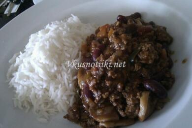 Рождественско свинско с кестени, боб и подправки