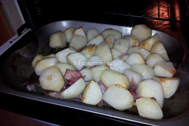 Пилешко месо с картофи