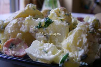 Картофена салата с кренвирши