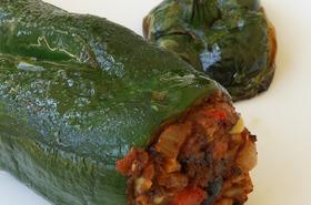 Чушки, пълнени с боб