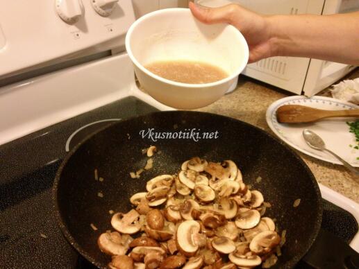 Гъбен сос с жълтъци