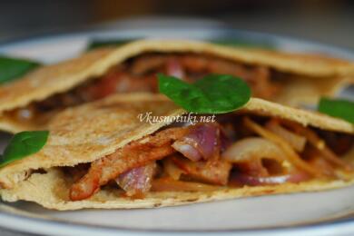 Свинско месо с лук