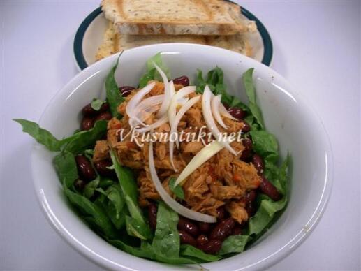 Зелена салата с риба тон