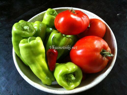 Чушки с доматен сос