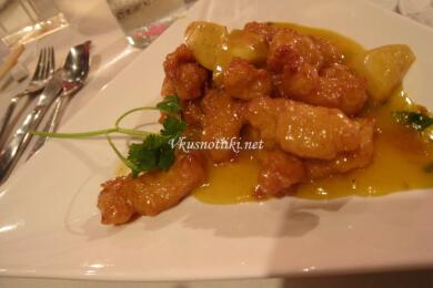 Пиле с ябълки