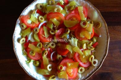 Салата от червени домати