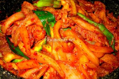 Свинско месо със сурова туршия