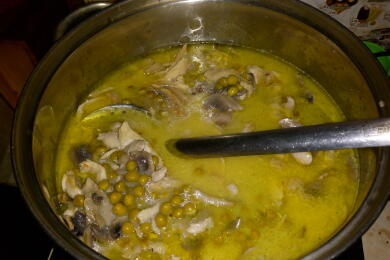 Пилешко с гъби и грах