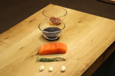 Филе сьомга с черен ориз и чесън от Spaghetti Kitchen