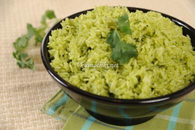 Зелен лук и ориз на фурна