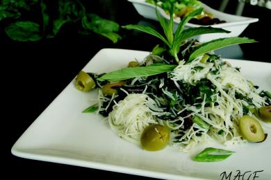 Оризови спагети със спанак и песто