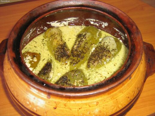 Пълнени чушки с пилешка кайма в гювеч