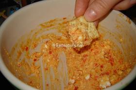 Салата от червени чушки  с  извара