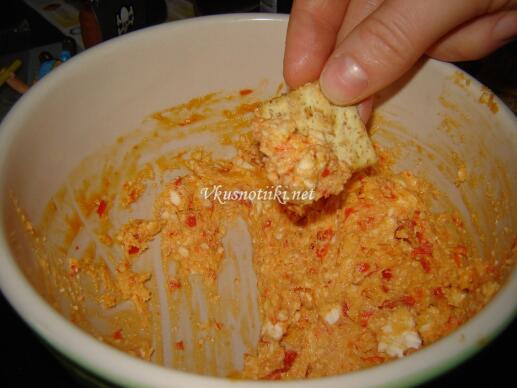 Салата от червени чушки  с  извара