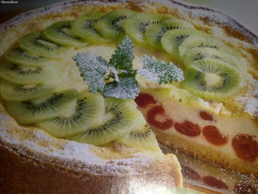 Плодов сладкиш с грис и извара