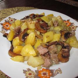 Свинско месо с картофи и гъби